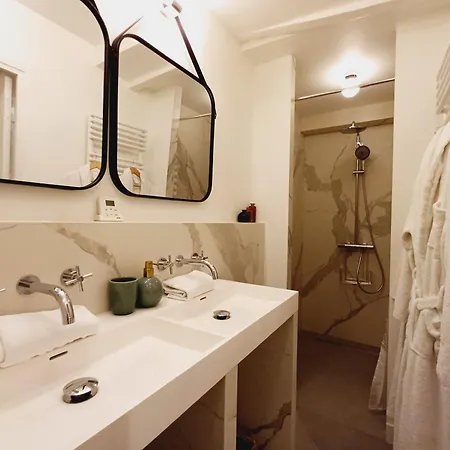 Happy - De Le Marais