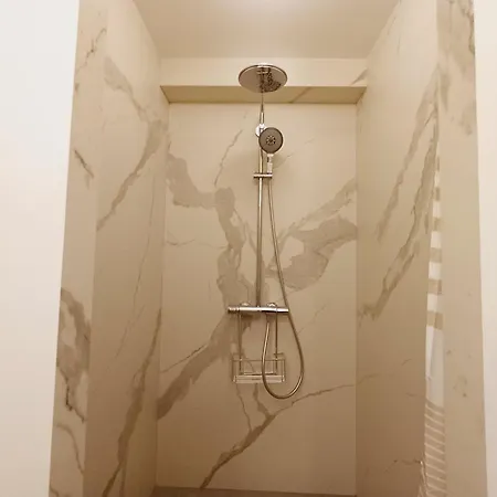 Happy - De Le Marais