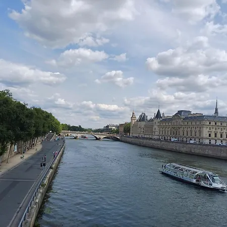 Happy - De Le Marais