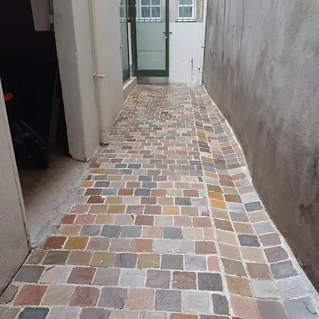 Happy - De Le Marais *