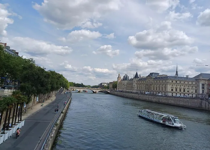 Elegant & Quiet In Le Marais Near De