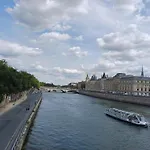 Elegant & Quiet In Le Marais Near De
